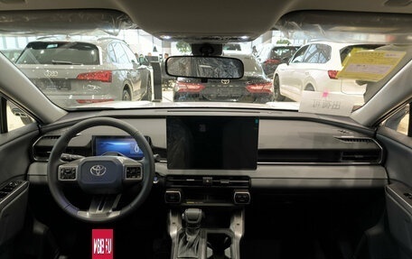 Toyota RAV4, 2025 год, 4 650 000 рублей, 18 фотография
