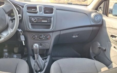 Renault Logan II, 2018 год, 750 000 рублей, 8 фотография