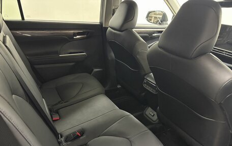 Toyota Highlander, 2026 год, 5 990 000 рублей, 13 фотография