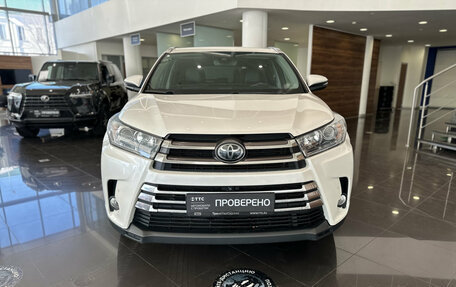 Toyota Highlander III, 2018 год, 3 450 000 рублей, 2 фотография