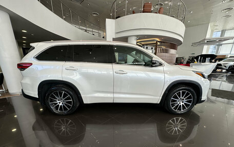 Toyota Highlander III, 2018 год, 3 450 000 рублей, 4 фотография