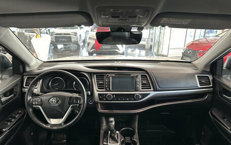 Toyota Highlander III, 2018 год, 3 450 000 рублей, 14 фотография