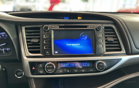 Toyota Highlander III, 2018 год, 3 450 000 рублей, 15 фотография