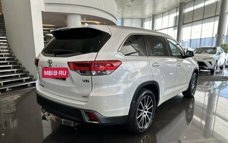 Toyota Highlander III, 2018 год, 3 450 000 рублей, 5 фотография