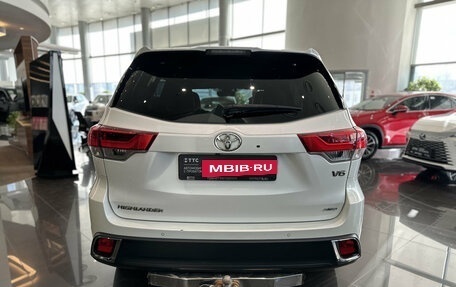 Toyota Highlander III, 2018 год, 3 450 000 рублей, 6 фотография