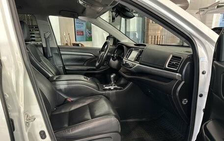 Toyota Highlander III, 2018 год, 3 450 000 рублей, 11 фотография