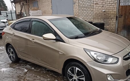Hyundai Solaris II рестайлинг, 2012 год, 700 000 рублей, 5 фотография