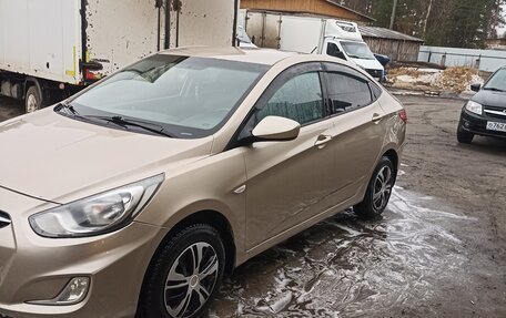 Hyundai Solaris II рестайлинг, 2012 год, 700 000 рублей, 3 фотография