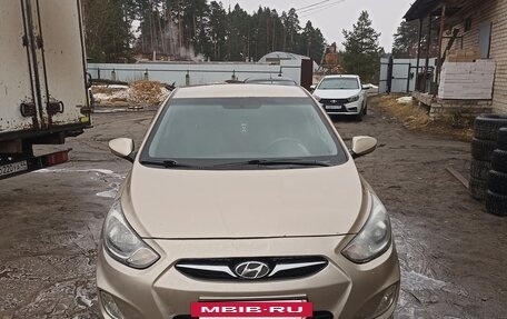 Hyundai Solaris II рестайлинг, 2012 год, 700 000 рублей, 4 фотография