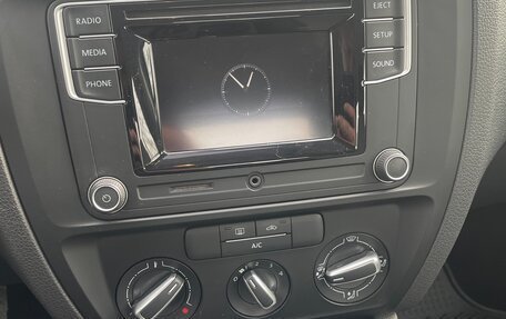 Volkswagen Jetta VI, 2017 год, 1 350 000 рублей, 2 фотография