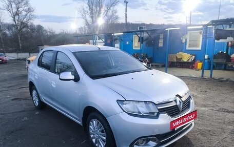 Renault Logan II, 2015 год, 650 000 рублей, 2 фотография