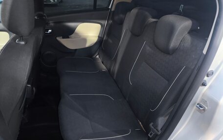 Renault Logan II, 2015 год, 650 000 рублей, 12 фотография