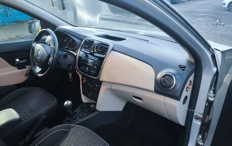 Renault Logan II, 2015 год, 650 000 рублей, 16 фотография