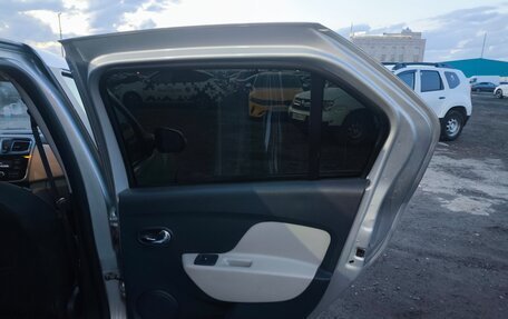 Renault Logan II, 2015 год, 650 000 рублей, 26 фотография