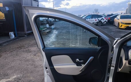 Renault Logan II, 2015 год, 650 000 рублей, 24 фотография