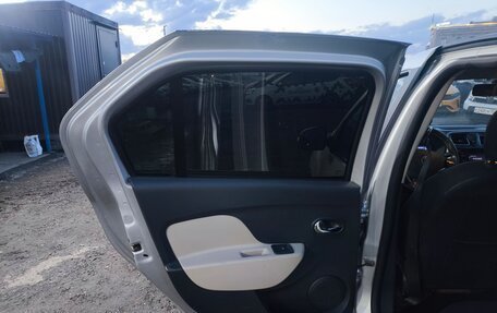 Renault Logan II, 2015 год, 650 000 рублей, 25 фотография