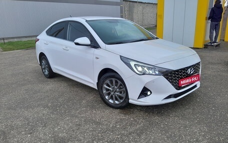 Hyundai Solaris II рестайлинг, 2022 год, 1 750 000 рублей, 2 фотография