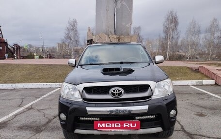 Toyota Hilux VII, 2011 год, 2 300 000 рублей, 2 фотография