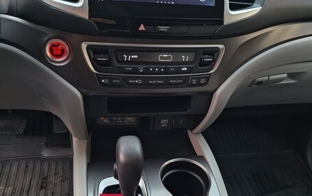 Honda Pilot III рестайлинг, 2017 год, 2 800 000 рублей, 10 фотография