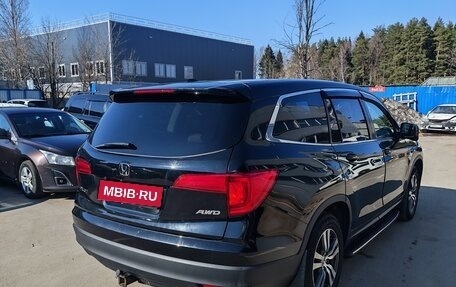 Honda Pilot III рестайлинг, 2017 год, 2 800 000 рублей, 14 фотография