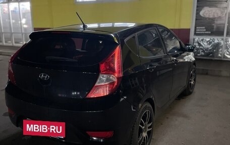 Hyundai Solaris II рестайлинг, 2011 год, 570 000 рублей, 4 фотография