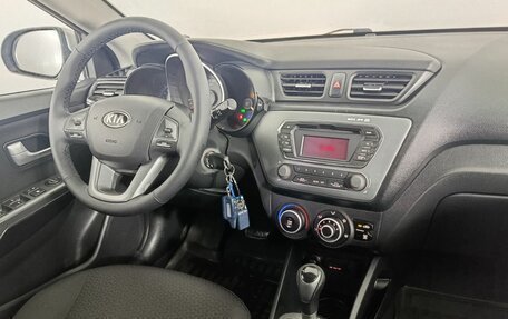 KIA Rio III рестайлинг, 2014 год, 890 000 рублей, 10 фотография