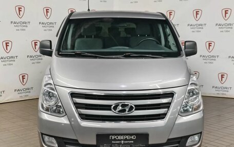 Hyundai H-1 II рестайлинг, 2013 год, 1 849 000 рублей, 2 фотография