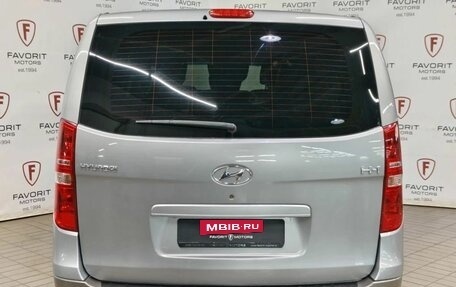 Hyundai H-1 II рестайлинг, 2013 год, 1 849 000 рублей, 3 фотография
