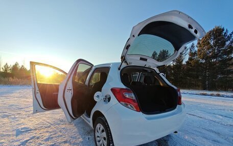 Toyota Vitz, 2014 год, 900 000 рублей, 4 фотография