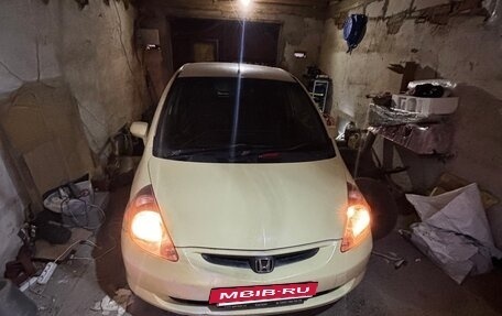 Honda Fit III, 2001 год, 150 000 рублей, 2 фотография