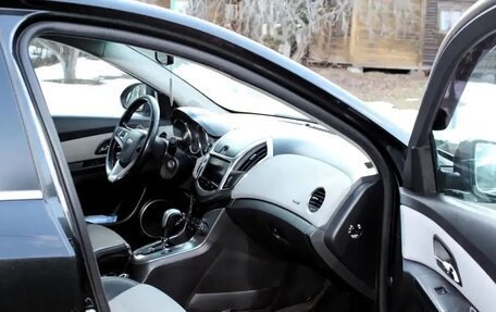 Chevrolet Cruze II, 2013 год, 800 000 рублей, 10 фотография