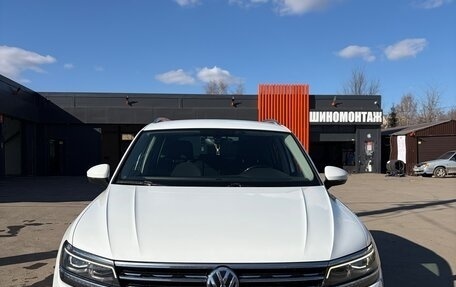 Volkswagen Tiguan II, 2017 год, 2 490 000 рублей, 3 фотография