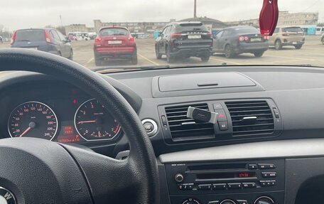 BMW 1 серия, 2010 год, 700 000 рублей, 8 фотография