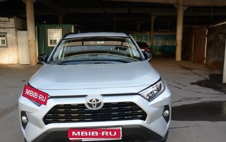 Toyota RAV4, 2021 год, 4 400 000 рублей, 1 фотография