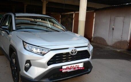 Toyota RAV4, 2021 год, 4 400 000 рублей, 3 фотография