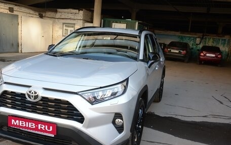 Toyota RAV4, 2021 год, 4 400 000 рублей, 2 фотография