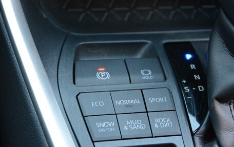 Toyota RAV4, 2021 год, 4 400 000 рублей, 12 фотография