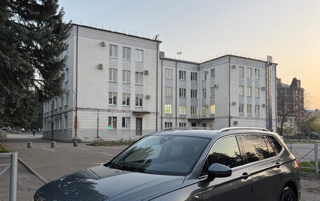 Volkswagen Tiguan II, 2022 год, 3 650 000 рублей, 3 фотография