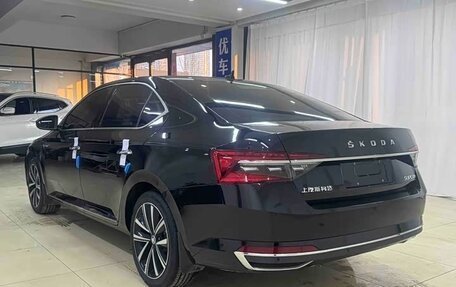 Skoda Superb III рестайлинг, 2022 год, 2 350 000 рублей, 3 фотография