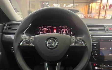 Skoda Superb III рестайлинг, 2022 год, 2 350 000 рублей, 7 фотография