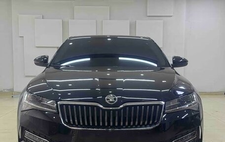 Skoda Superb III рестайлинг, 2022 год, 2 350 000 рублей, 2 фотография