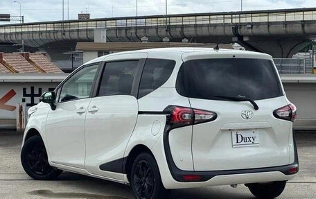 Toyota Sienta II, 2022 год, 1 200 060 рублей, 7 фотография