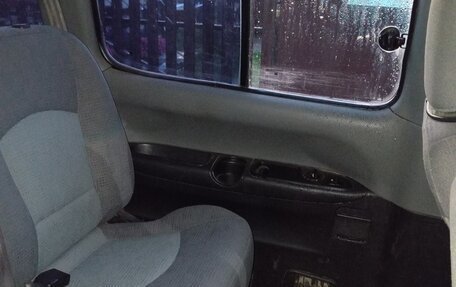 Hyundai H-1 II рестайлинг, 2005 год, 650 000 рублей, 3 фотография