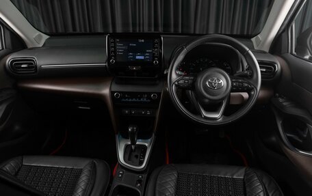 Toyota Yaris Cross, 2021 год, 2 407 000 рублей, 6 фотография