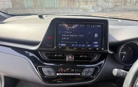 Toyota C-HR I рестайлинг, 2018 год, 1 950 000 рублей, 11 фотография