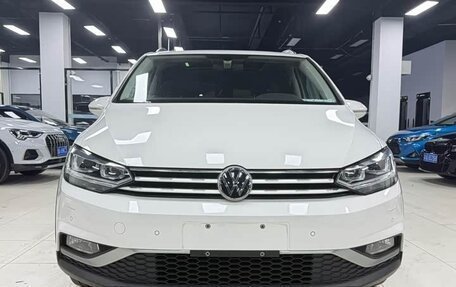 Volkswagen Touran III, 2023 год, 2 078 000 рублей, 2 фотография