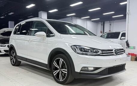 Volkswagen Touran III, 2023 год, 2 078 000 рублей, 3 фотография