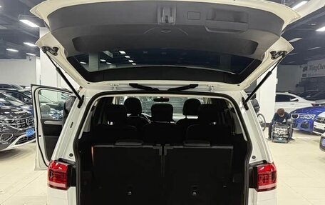 Volkswagen Touran III, 2023 год, 2 078 000 рублей, 7 фотография