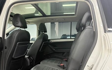 Volkswagen Touran III, 2023 год, 2 078 000 рублей, 9 фотография