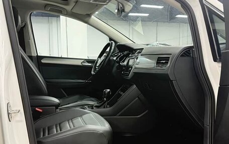 Volkswagen Touran III, 2023 год, 2 078 000 рублей, 10 фотография